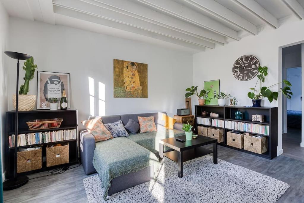 Flat With Billard And View Appartement Paris